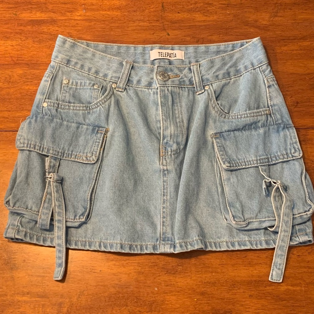 Telepatía Light Wash Denim Cargo Mini Skirt